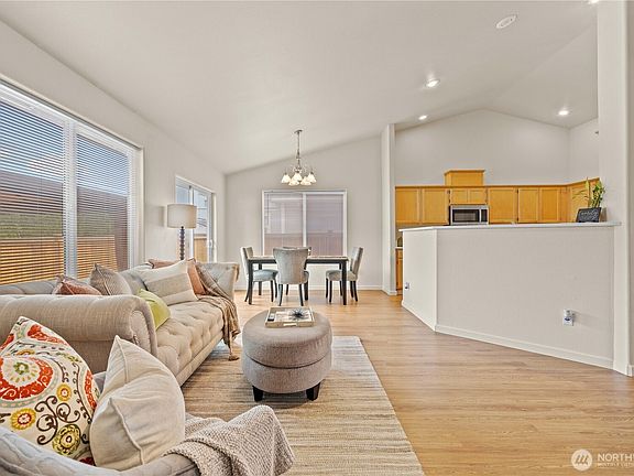 3rd image of 9014 190th Street E