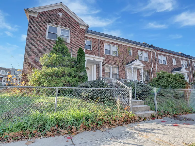 1911 M St NE #1 — Photo 13