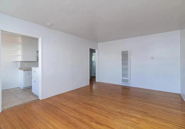 1712 E 1st St #12 — Photo 12