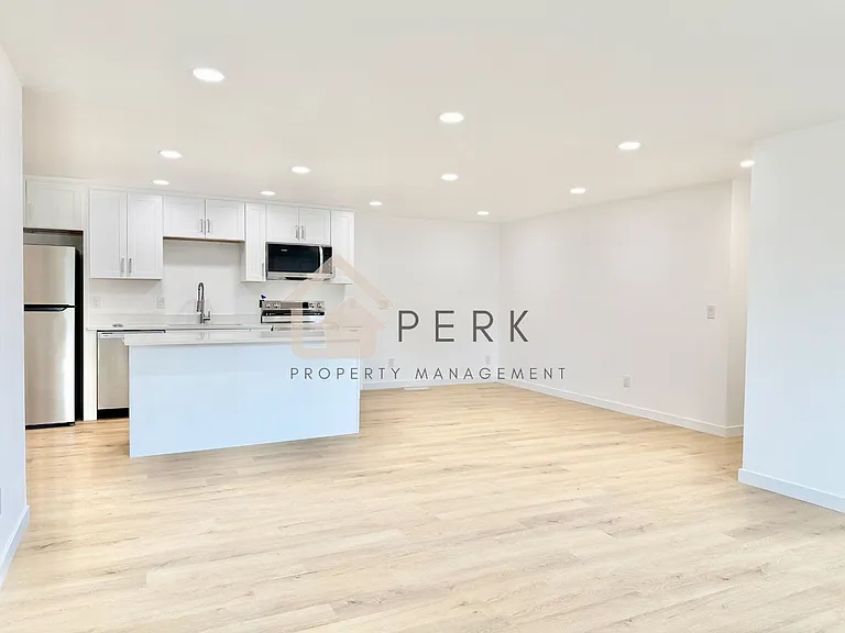 3605 NE 10th Ct — Photo 2