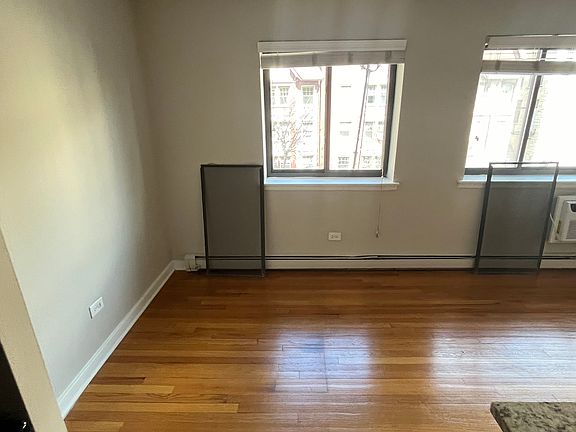 3rd image of 519 W Stratford Pl #471