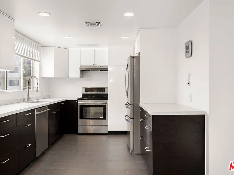 838 N Doheny Dr #906 — Photo 5