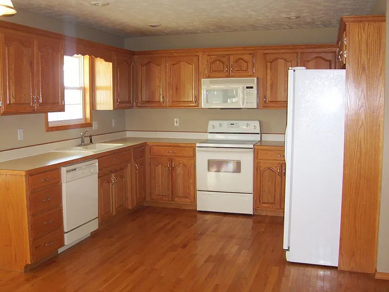 204 W Wilson St — Photo 5