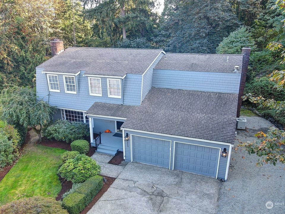Nestled in a cul-de-sac with a lush backyard setting.>
