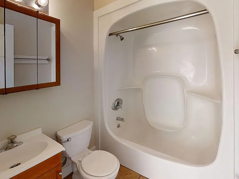 1372 Indianola Ave — Photo 4