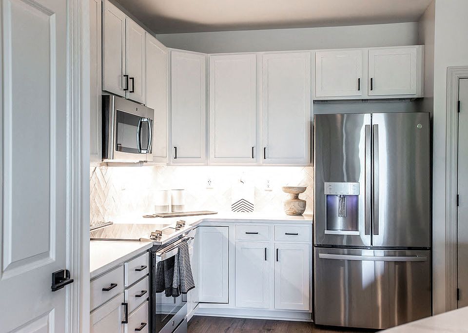 Modern Kitchen with Stainless Steel Appliances and White Cabinetry