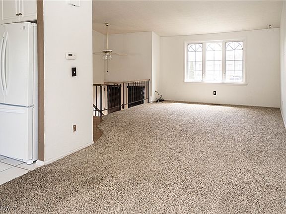 5th image of 161 Bentwillow Dr