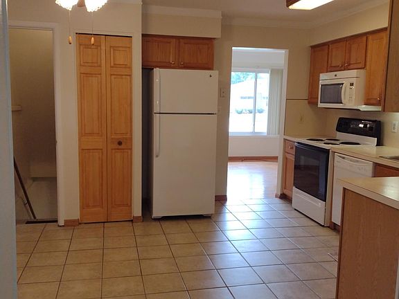 3rd image of 28321 Suburban Dr
