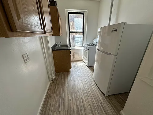 993 Summit Ave #3B Photo 1
