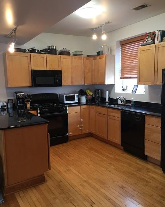1st image of 3250 W Cullom Ave #E2
