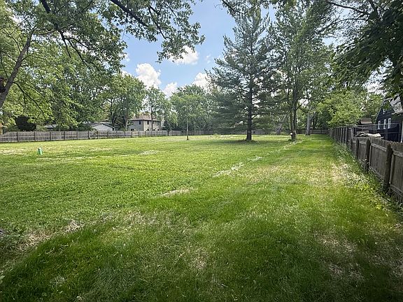 3rd image of 1726 Park Ave W