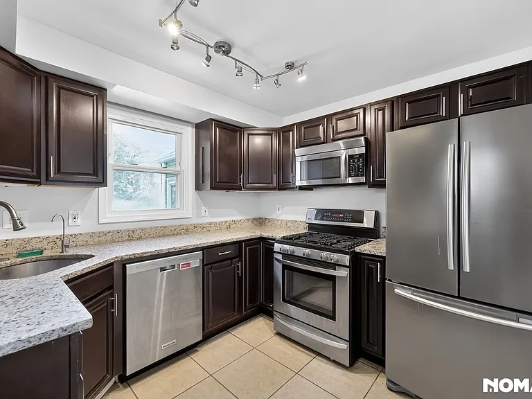 8507 Potomac Ave — Photo 10