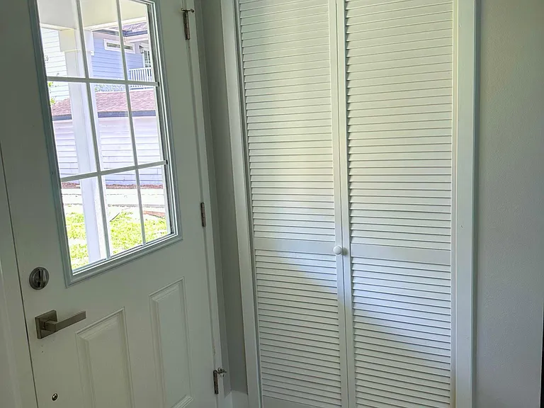 910 La Salle Ave #A — Photo 16
