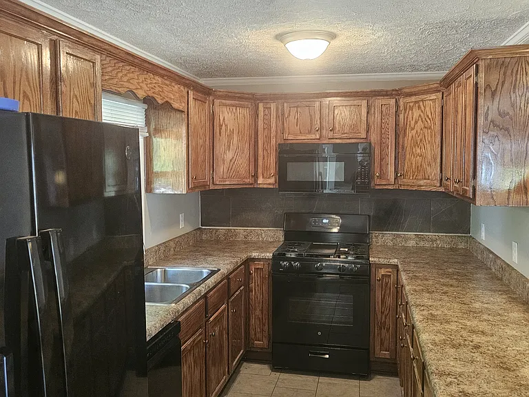 237 N Maple Ave — Photo 11