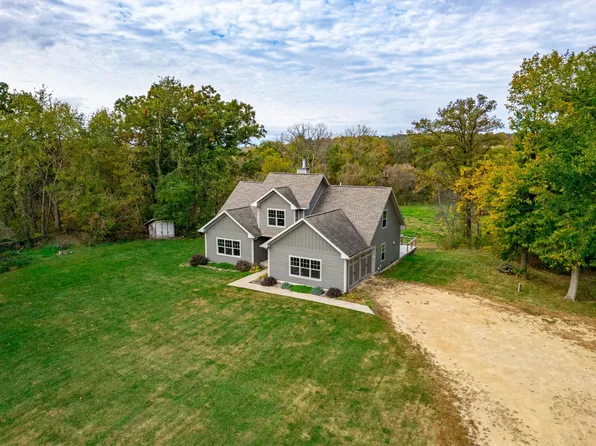 166 S Rocky Hill Rd, Galena, IL 61036