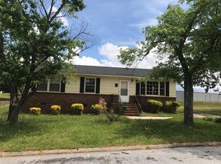 210 Chatham Cir, Spartanburg, SC 29306