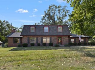 912 Indian Hills Dr, Saint Charles, MO 63301