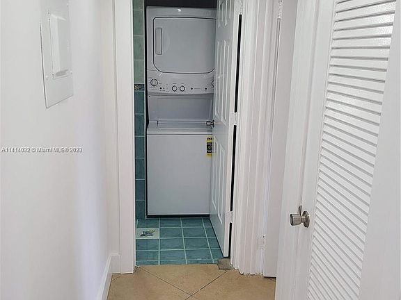4th image of 1575 Euclid Ave