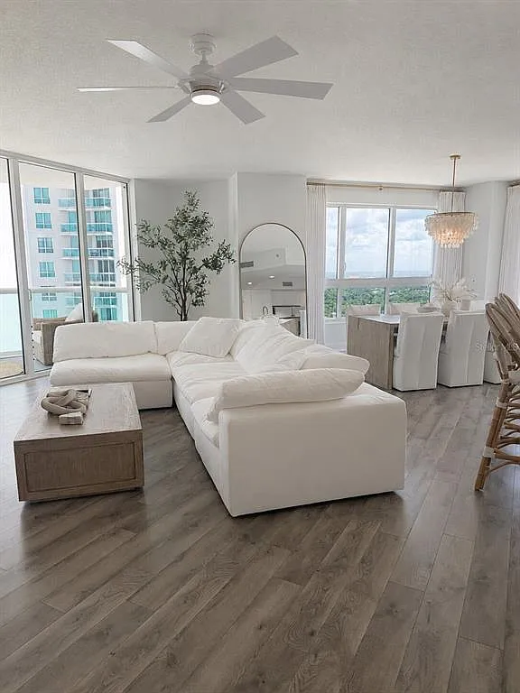 3 bed, 3.0 bath, 2079 sqft, $3,150 — Photo 4