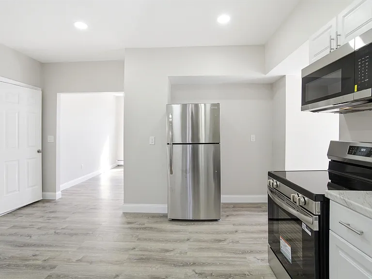 254 Auburn St #1 — Photo 3
