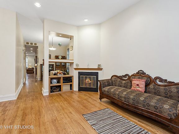 3rd image of 2150 W Wilson Ave
