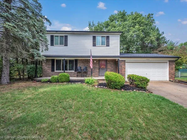 1081 Keble Ct, Oxford, MI 48371