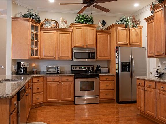 4th image of 6742 High Knoll Dr