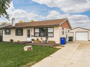2818 Schultz Dr NW, Cedar Rapids, IA 52405
