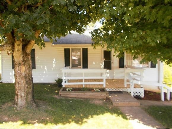 1st image of 425 Rich Dr