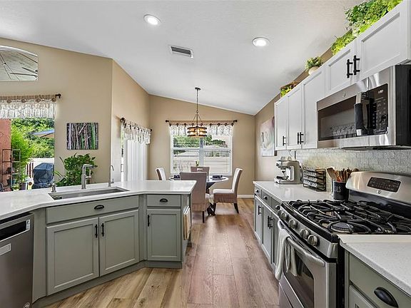 3rd image of 2708 Valencia Grove Dr
