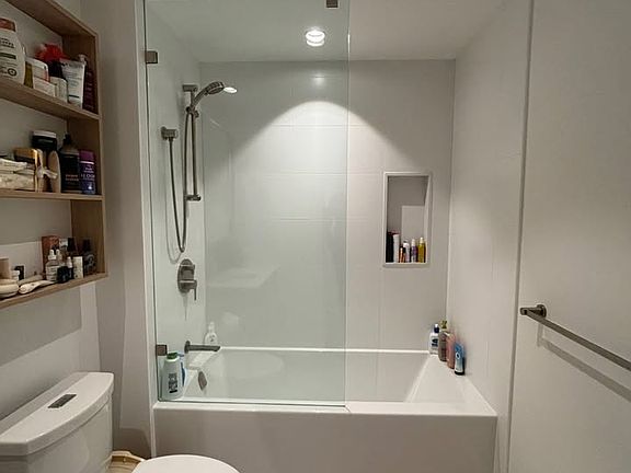 2nd image of 505 Nelson St #403