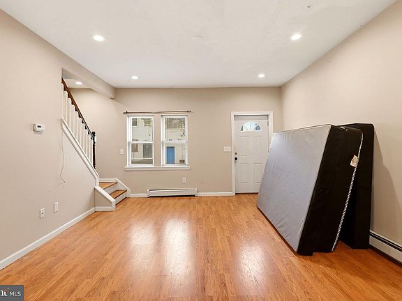 4th image of 320 Genesee St