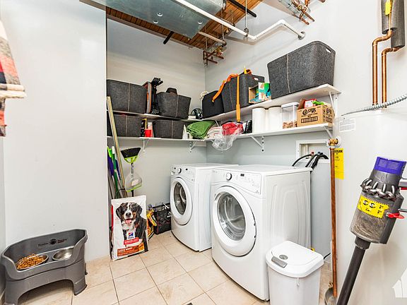 4th image of 454 E Illinois St #5306