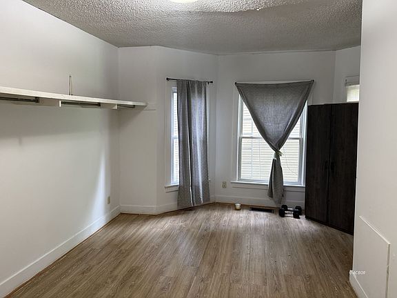 4th image of 10 N Lancaster St