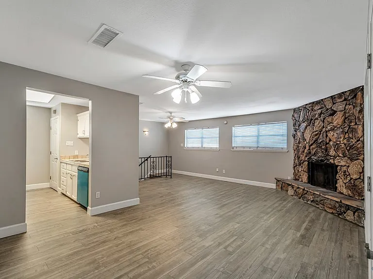 422 W Pecan Ave #D — Photo 10