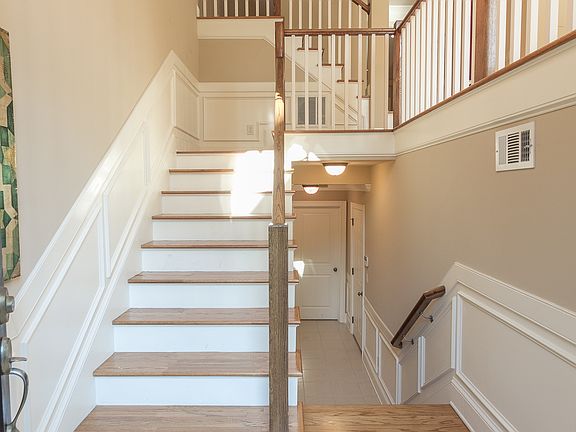 Welcoming&light filled foyer