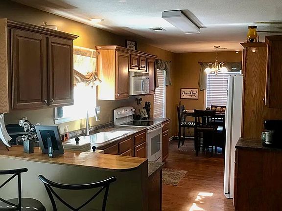 4th image of 811 Hardwood Way