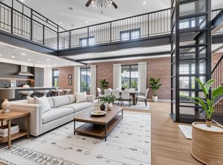 12 Roosevelt Ave #A, Roslyn, NY 11576