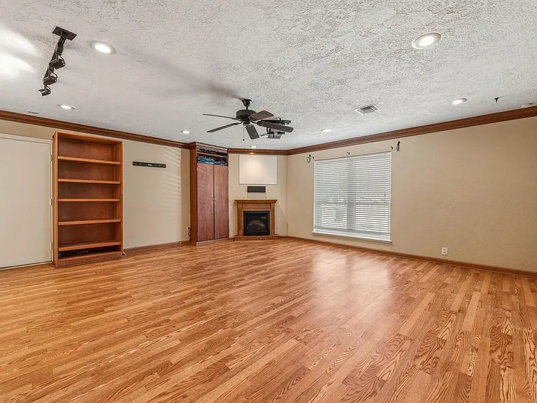 5211 Court Rd — Photo 10