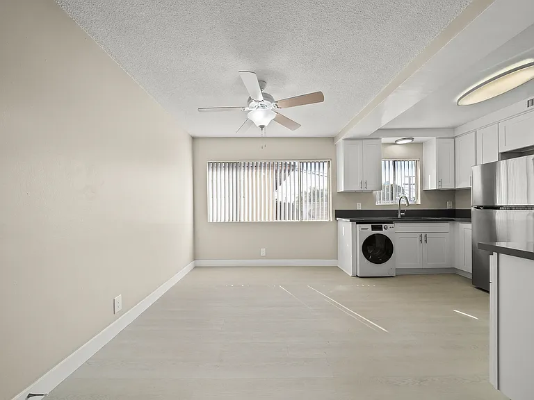 12236 Manor Dr. — Photo 50