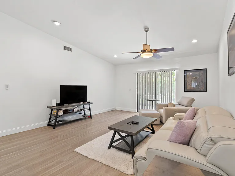 6721 Bridlewood Ct — Photo 9