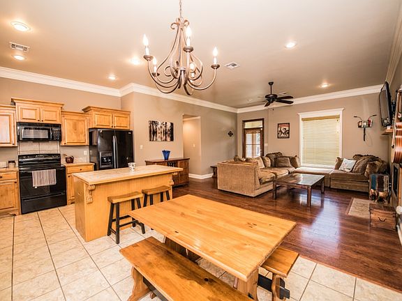 4th image of 225 Barksdale Dr