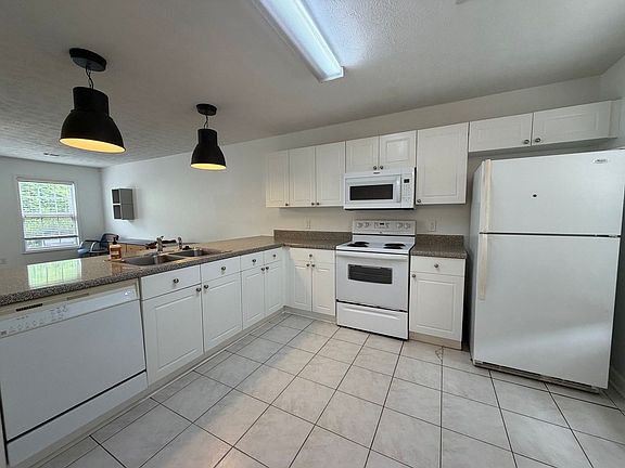 4th image of 1477 N Donahue Dr APT 3901