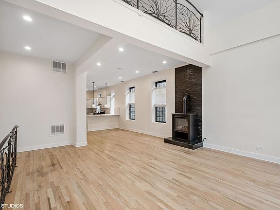 5th image of 1041 S Oakley Blvd #2