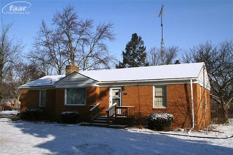 1107 E Main St photo 1