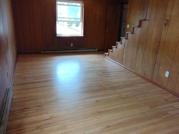 2nd image of 126 4th St SW #G