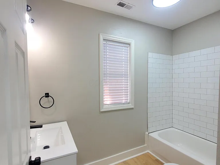 33 S Cypress Ave — Photo 17