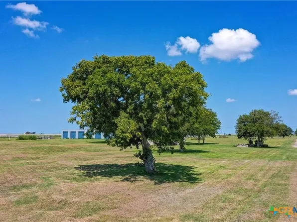 302 Luthardt St, Austwell, TX 77950