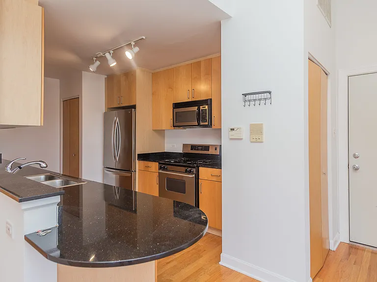 845 W Altgeld St #4D — Photo 13