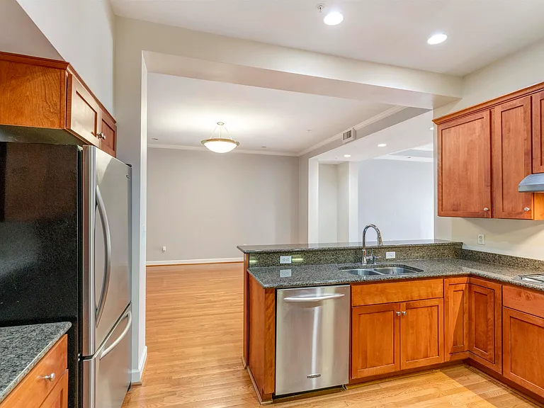 112 5th St SE #3D — Photo 11